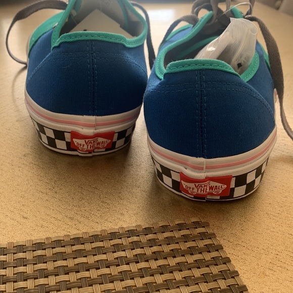 Custom Vans - Picture 3 of 8